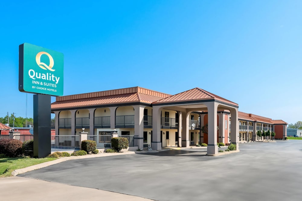 Quality Inn & Suites Dumas, AR 3/33
