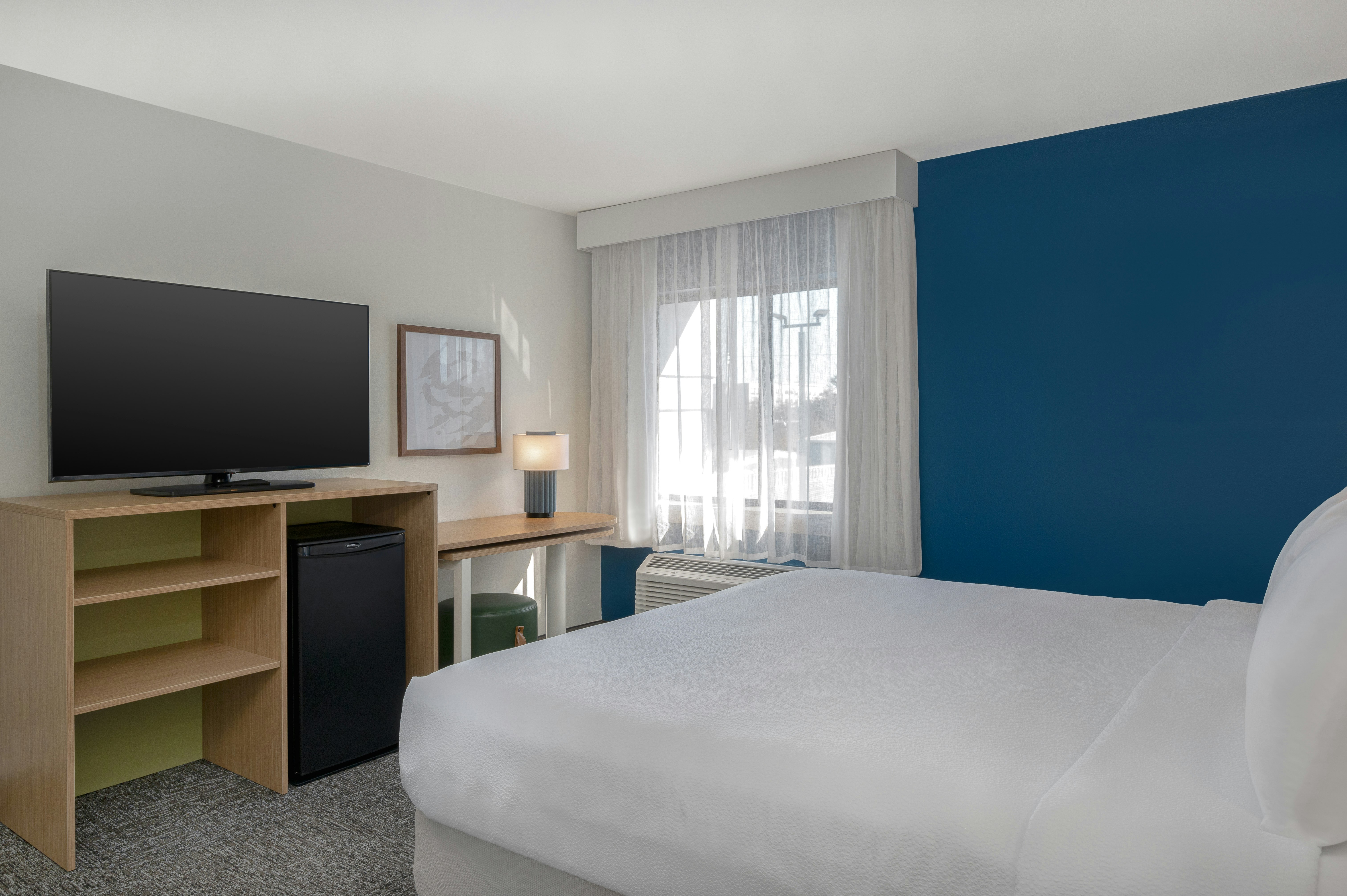 SUITE, KING BED