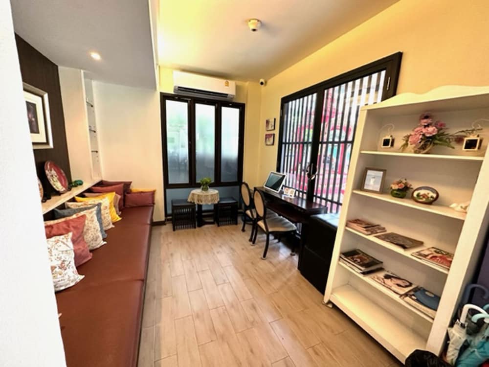 Sawasdee Hotel At Sukhumvit Soi 8 34/48
