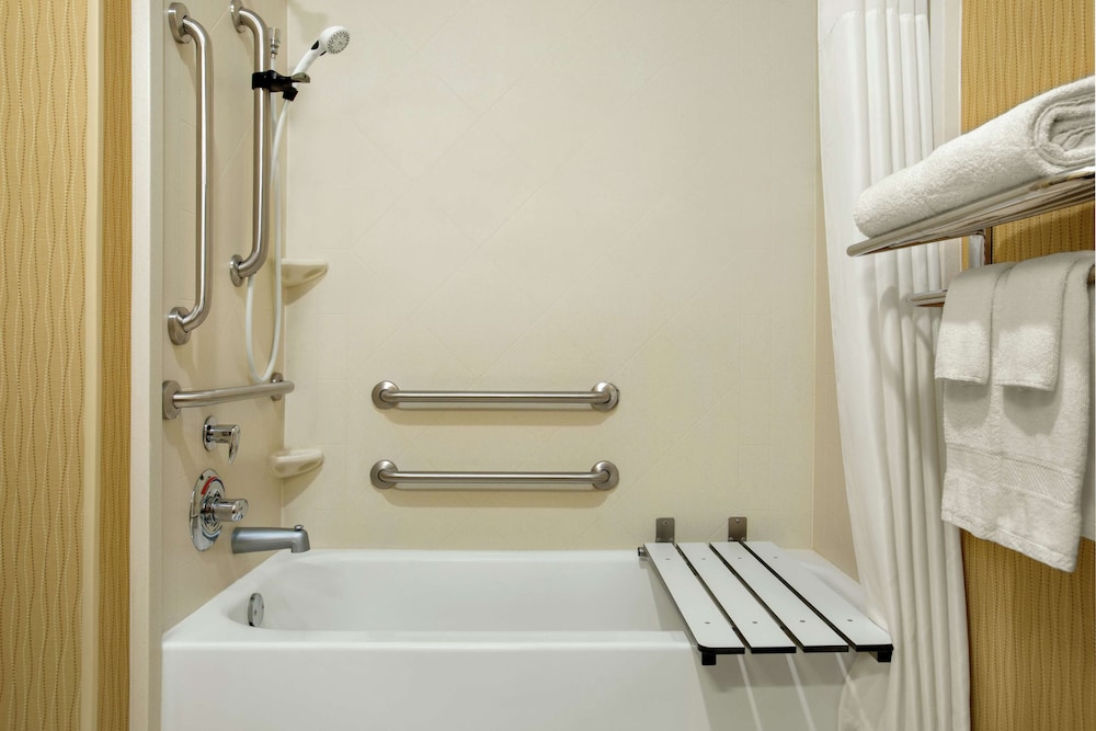 Hampton Inn Akron-Fairlawn 21/42