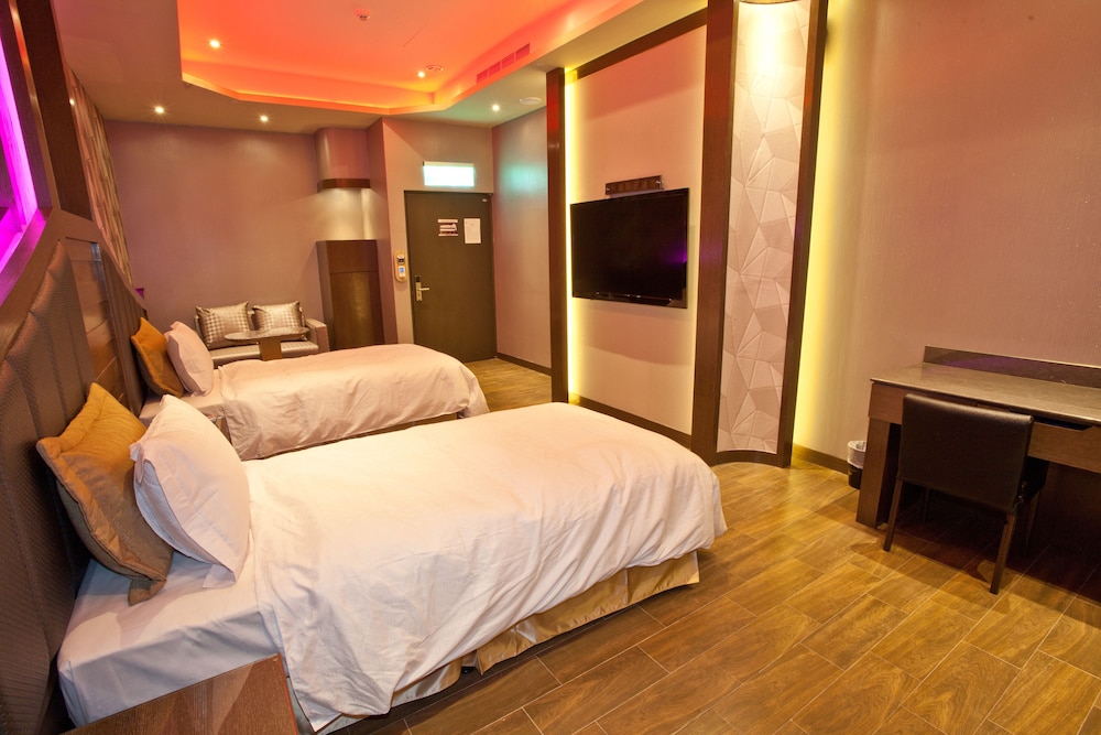 BUSINESS, TWIN BEDS