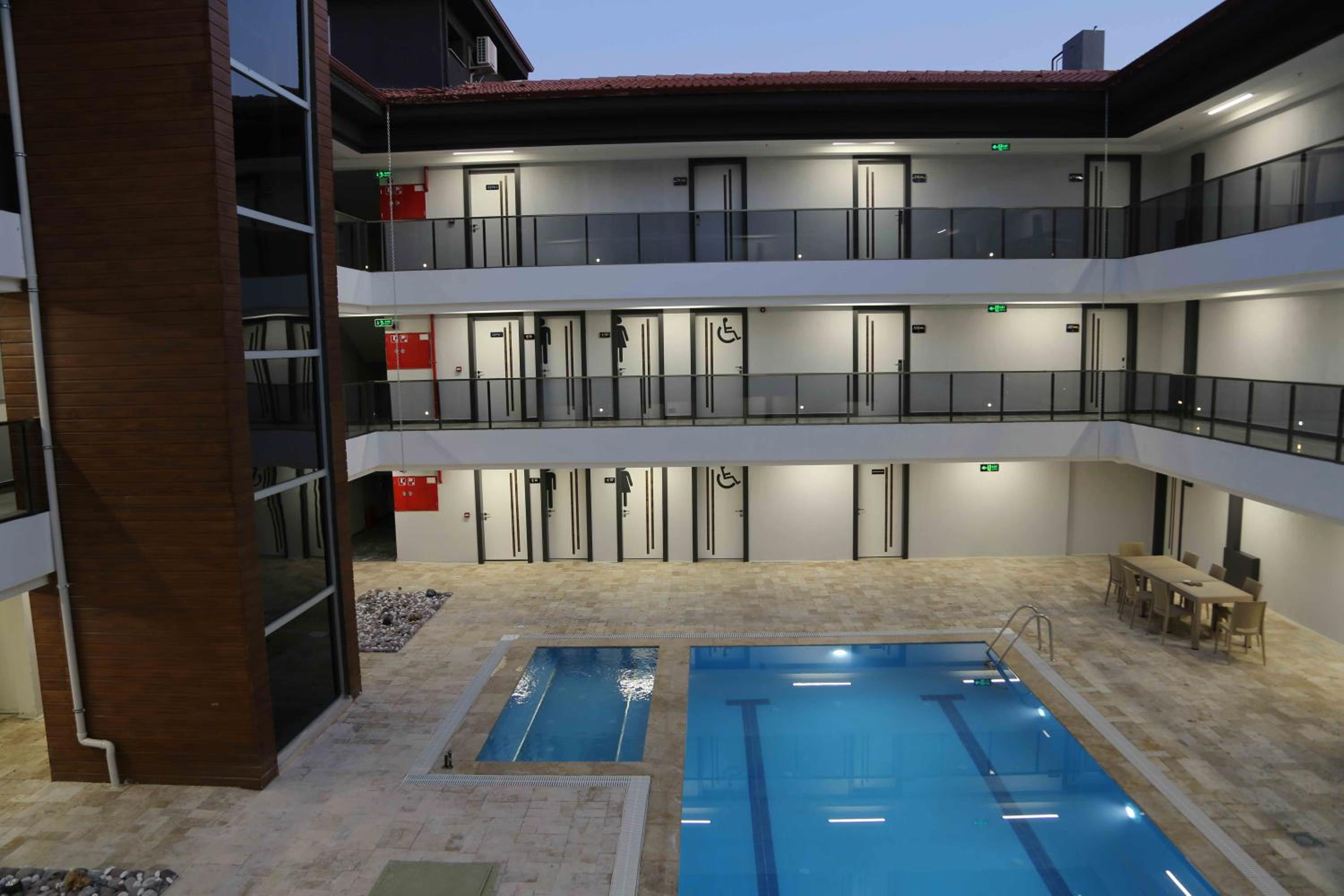 Ladik Hotel 5/50