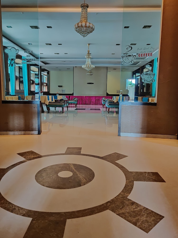 Hotel Reeva Suites 2/25