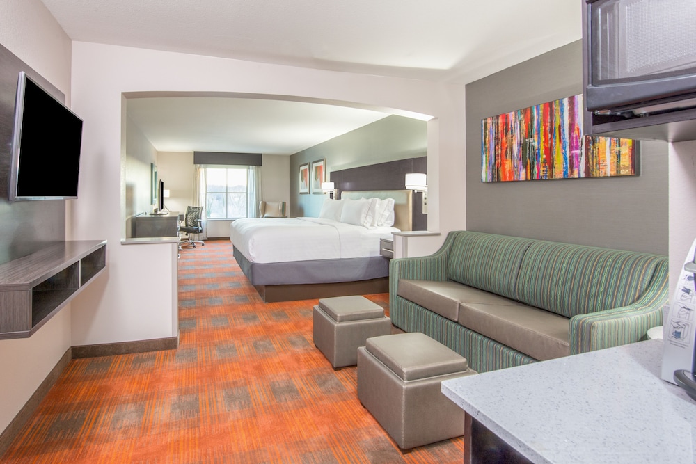 Holiday Inn Express Suites Shawnee Kansas City West 52/67