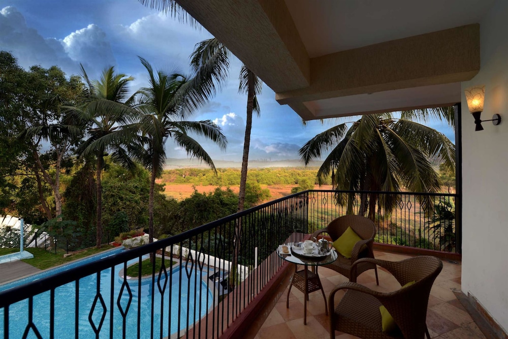 Golden Tulip Candolim Goa 3/77