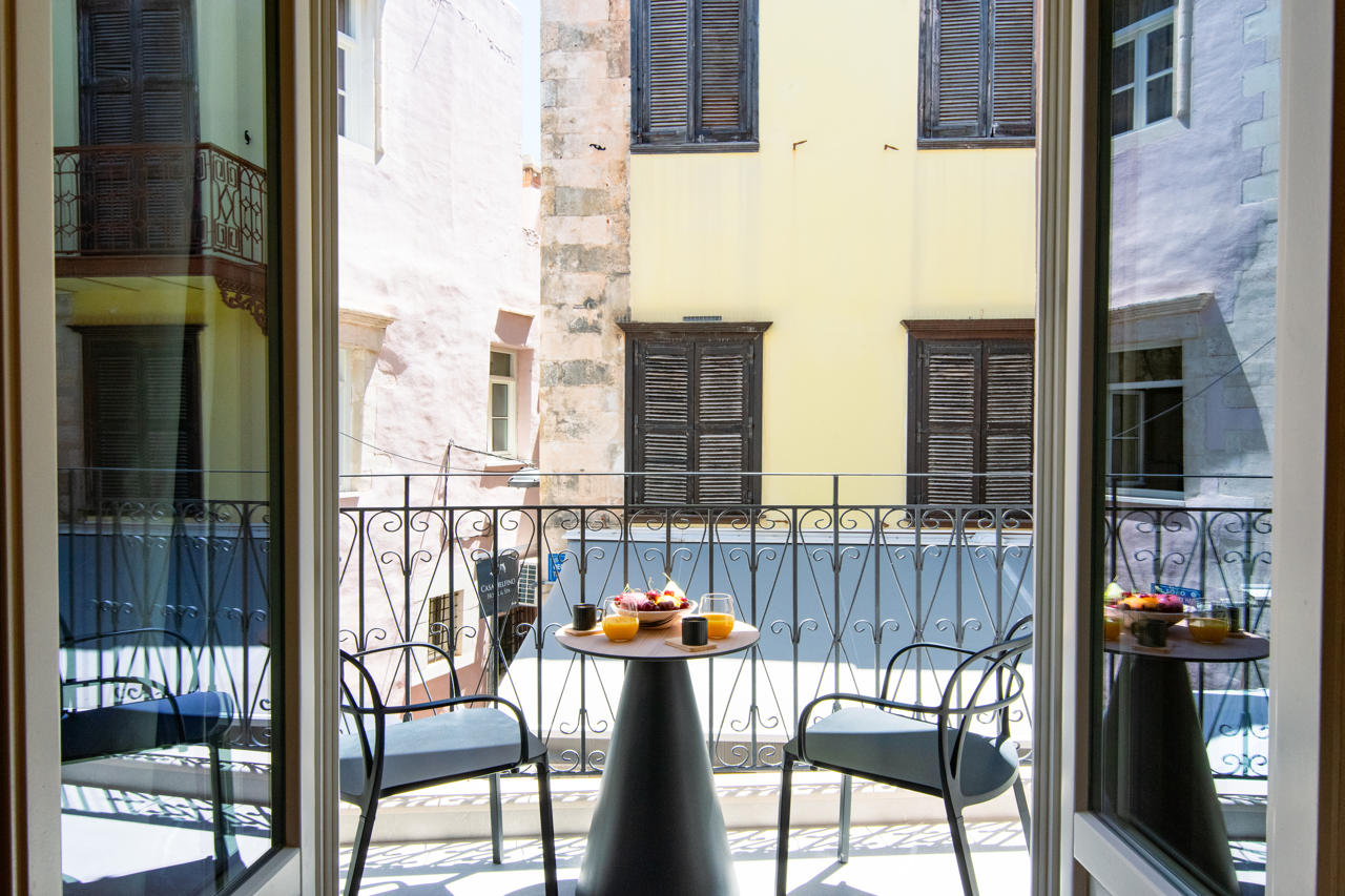 Consolato Boutique Suites 86/94