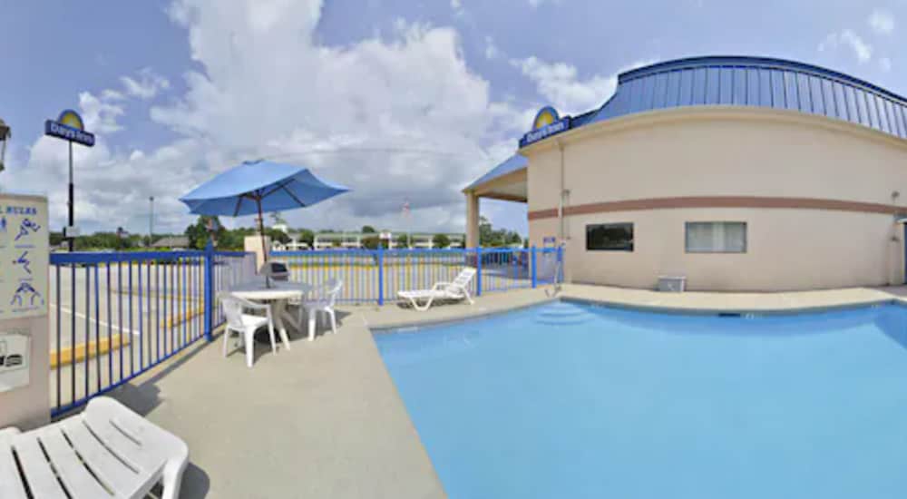 Days Inn by Wyndham Ocean Springs 8/32