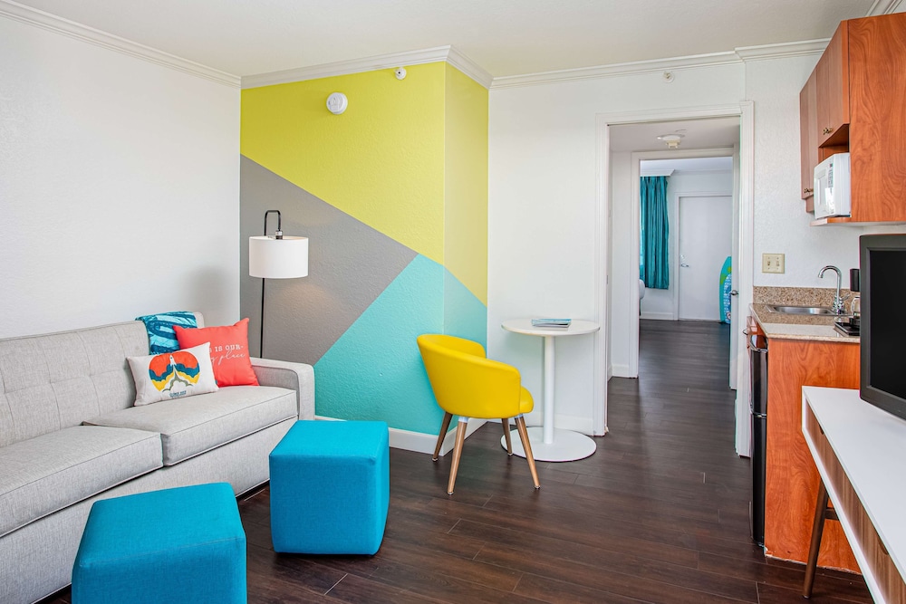 Beachside Hotel and Suites 29/43