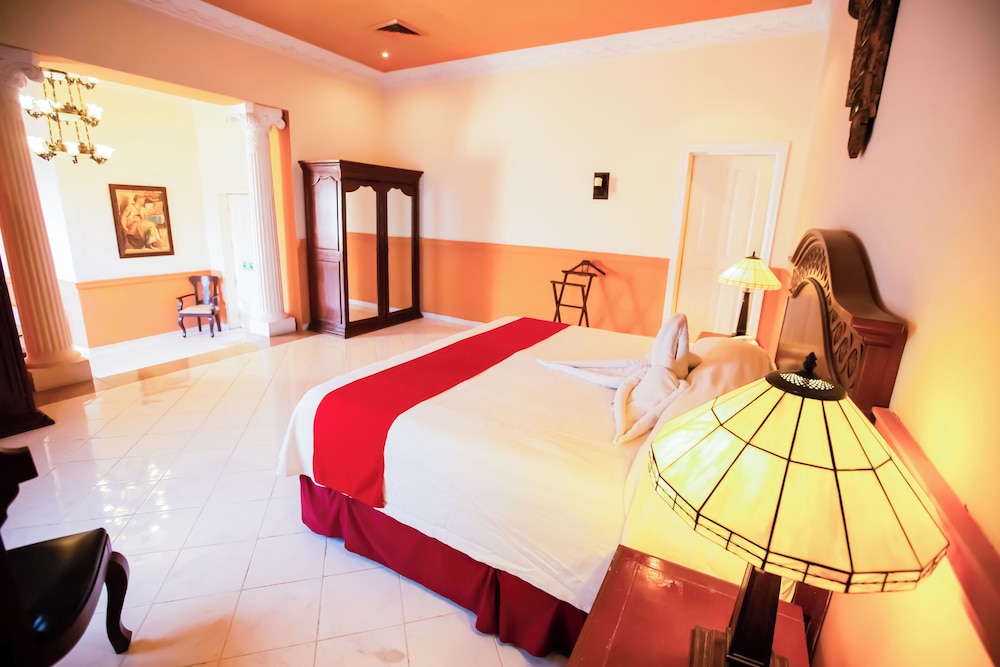 Master, Suite, King Bed, Garden View, Hot Tub