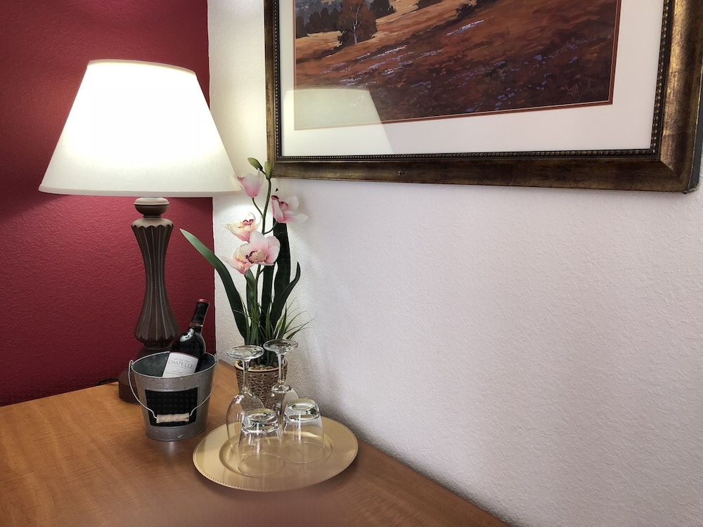 Capital O Budget Inn Ontario I-84 27/52