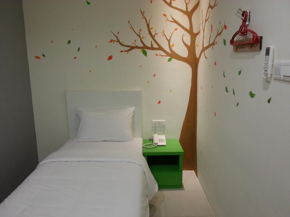 Hotel Strawberry Fields 33/48