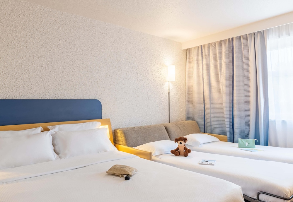 COMFORT, QUEEN BED, SOFA