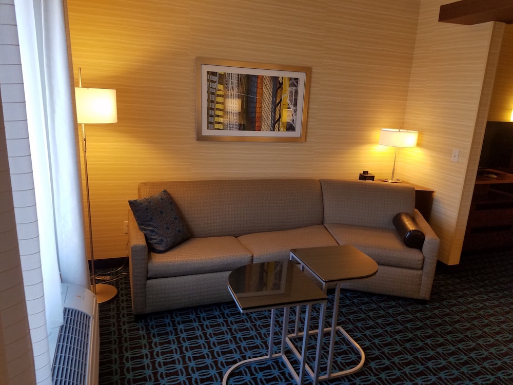 Fairfield Inn & Suites by Marriott Gallup 32/47