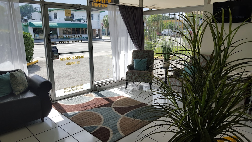 Parkway Inn Airport Motel 37/56