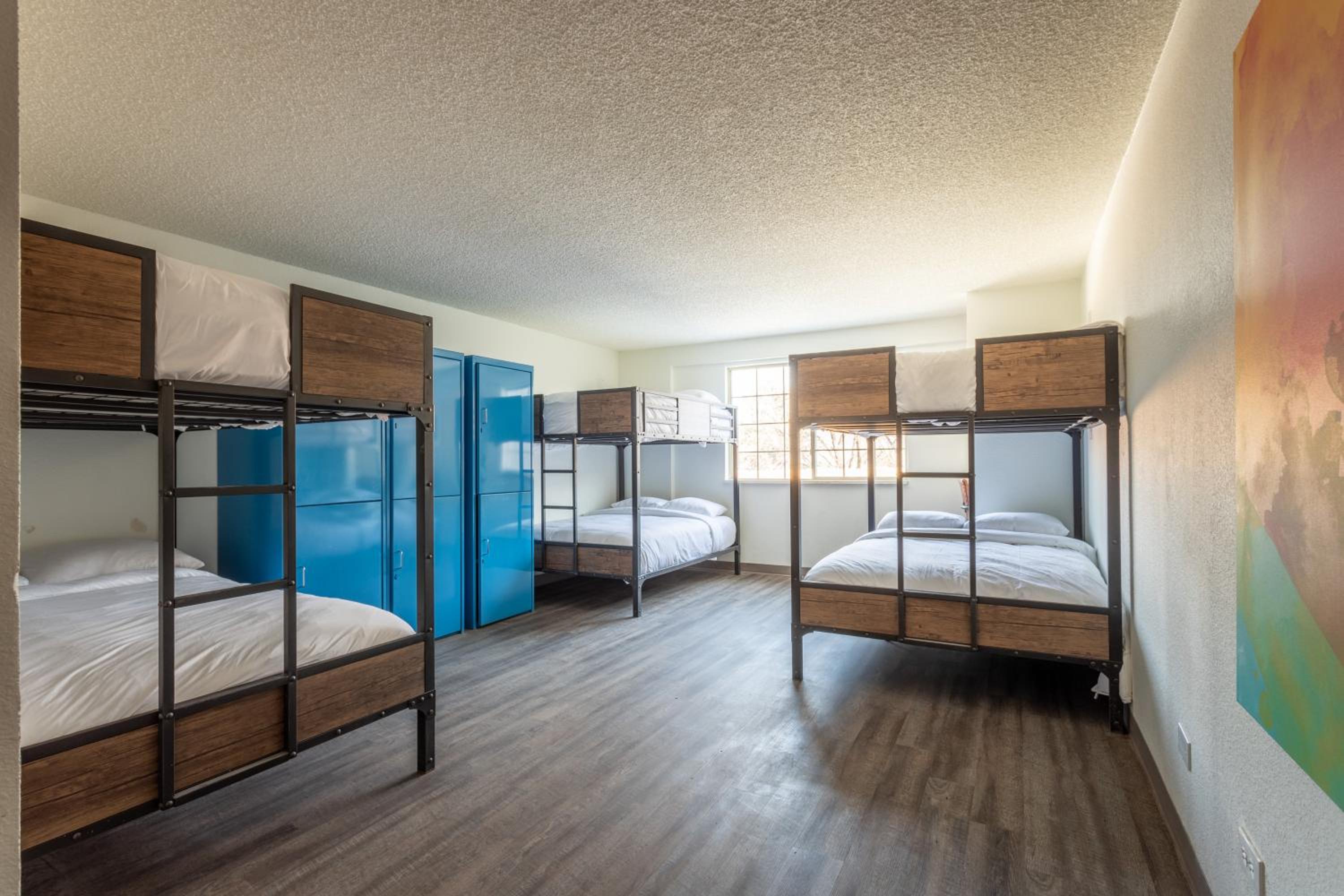 Explorer, 3 Bunk Beds, 3 Queen Beds