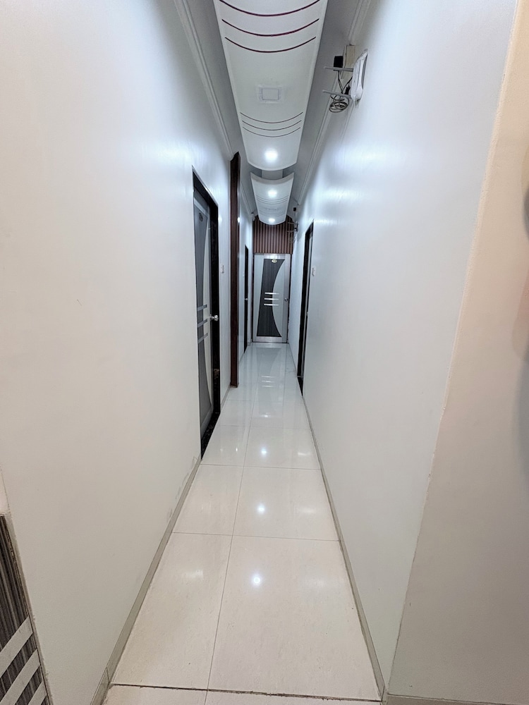 Hotel Broadway Colaba Mumbai 30/50