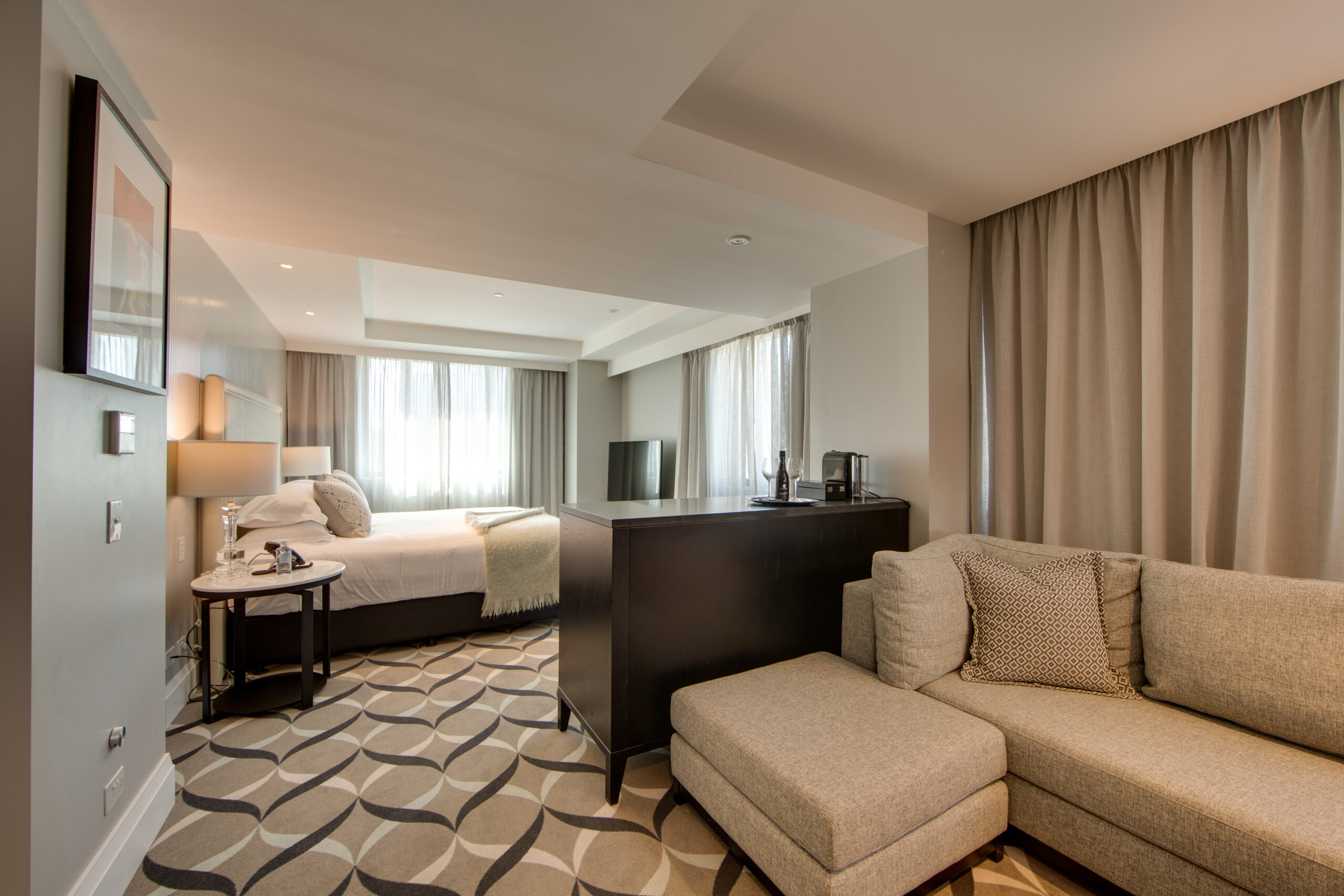 Mayfair Hotel 28/66