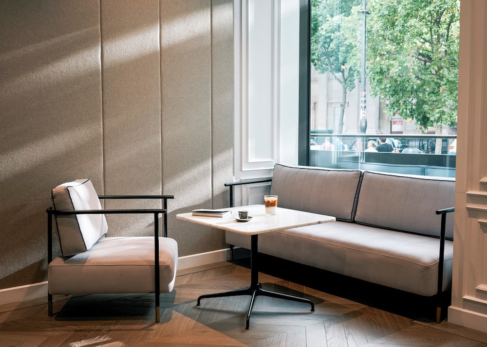 Page8, Page Hotels 37/63