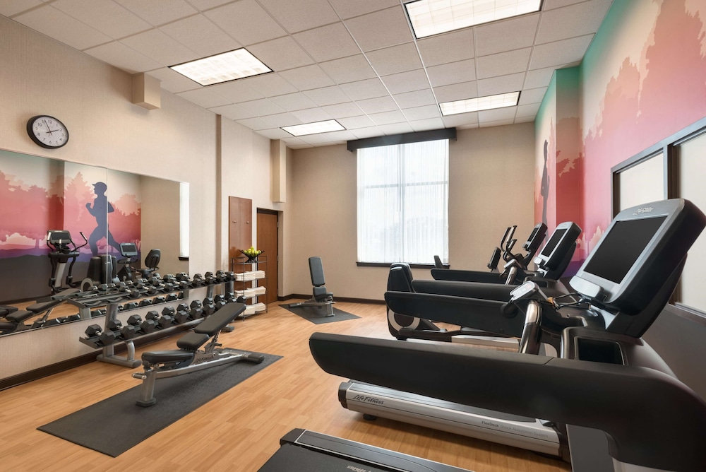 Hyatt Place Chicago/ Schaumburg 16/34