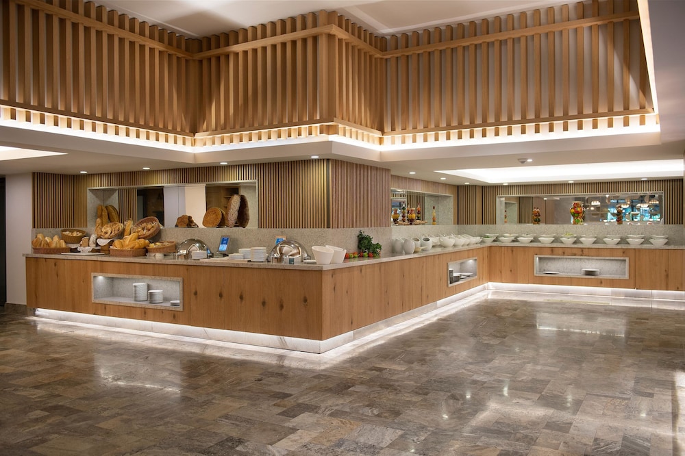 Miramare Beach Hotel 8/50