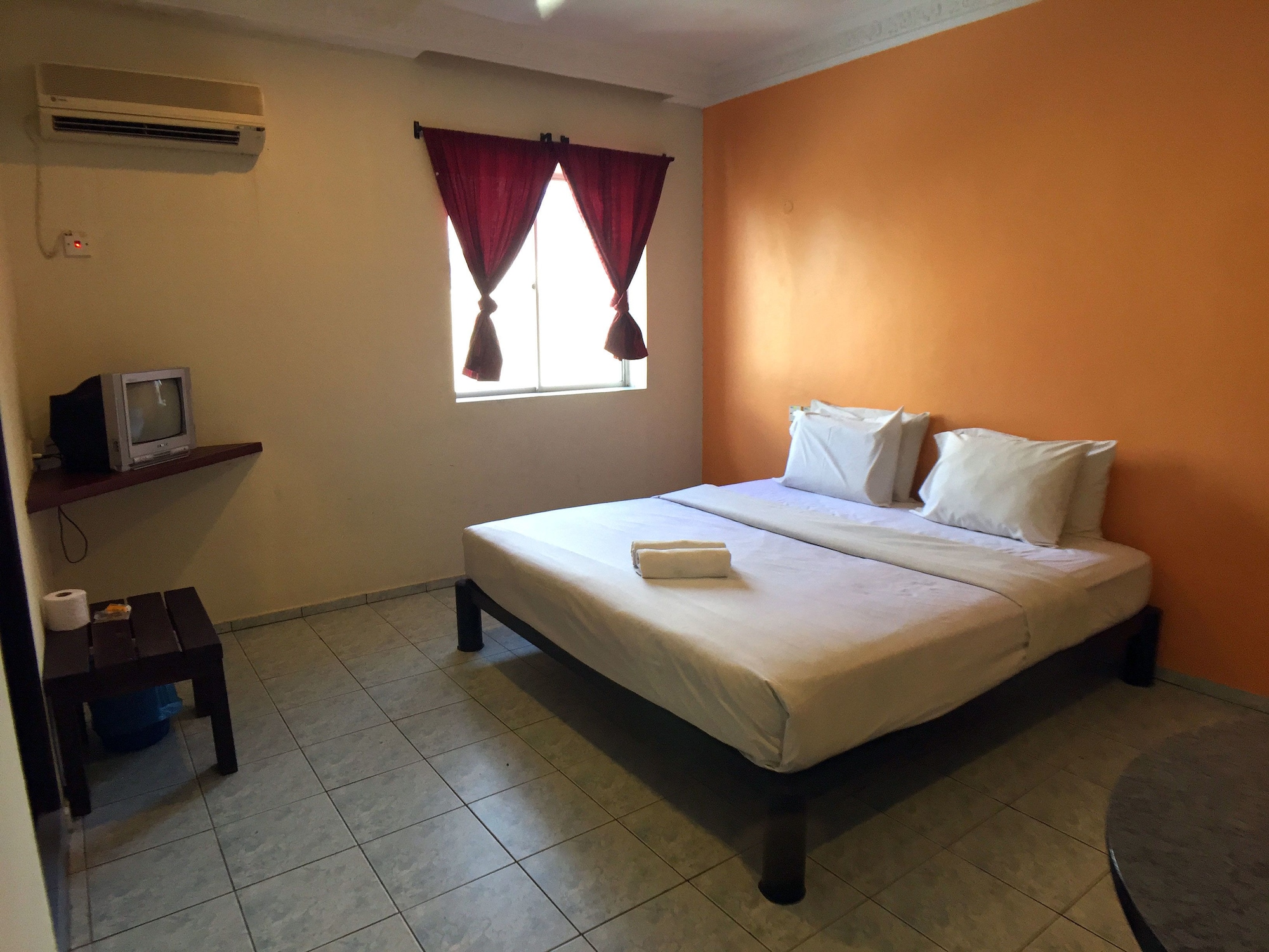 SUPERIOR, KING BED