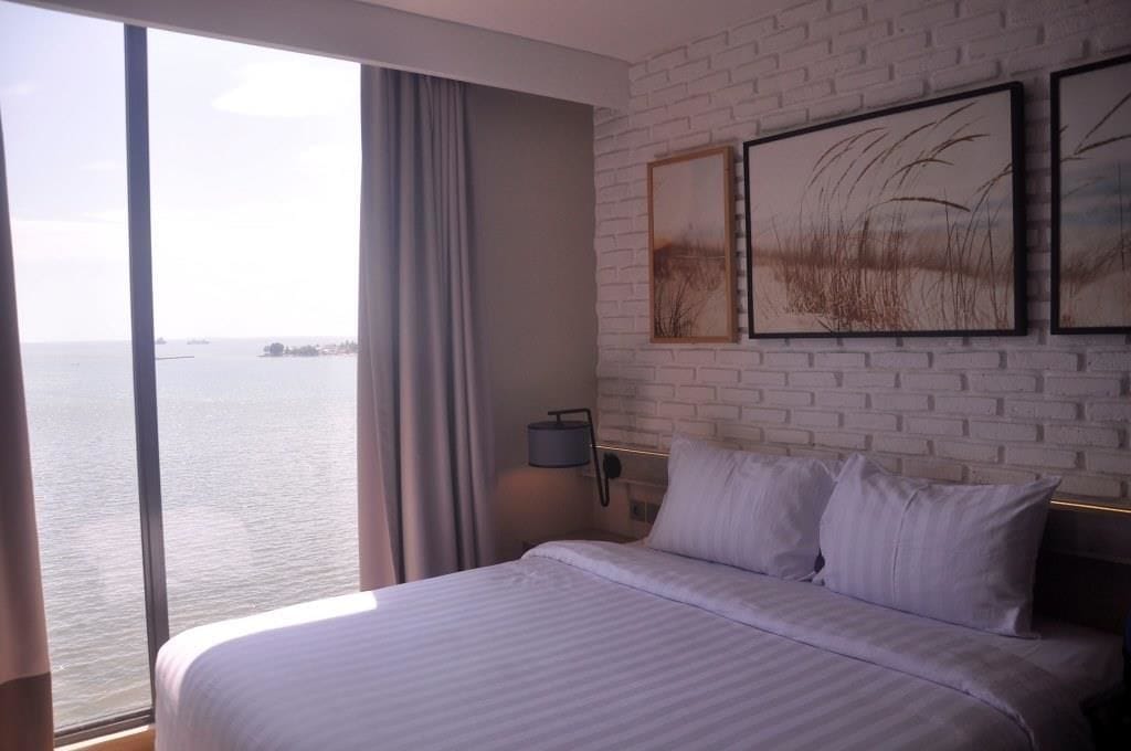SUPERIOR, QUEEN BED, SEA VIEW