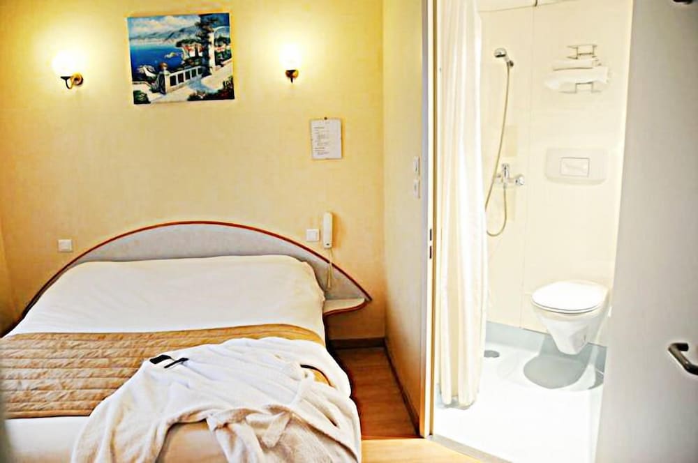 Hotel de Rosny 18/49