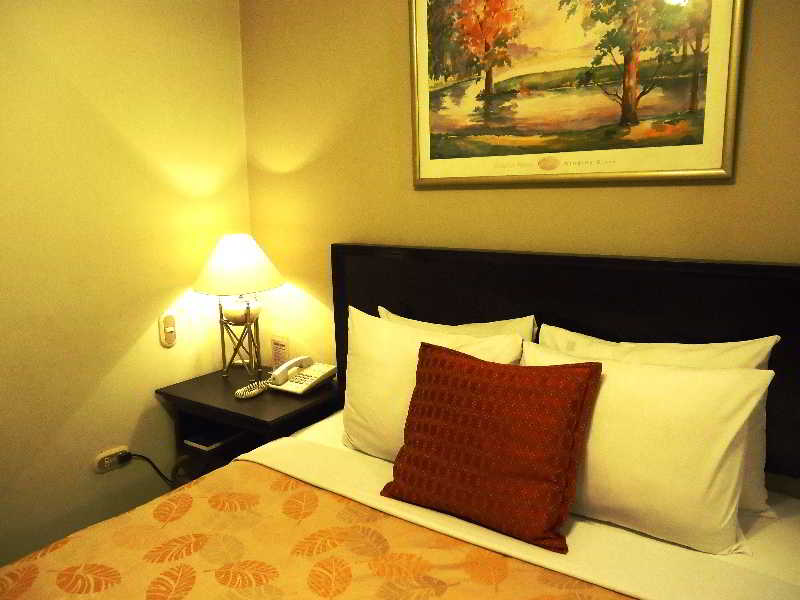 LEON DE ORO INN & SUITES 9/18