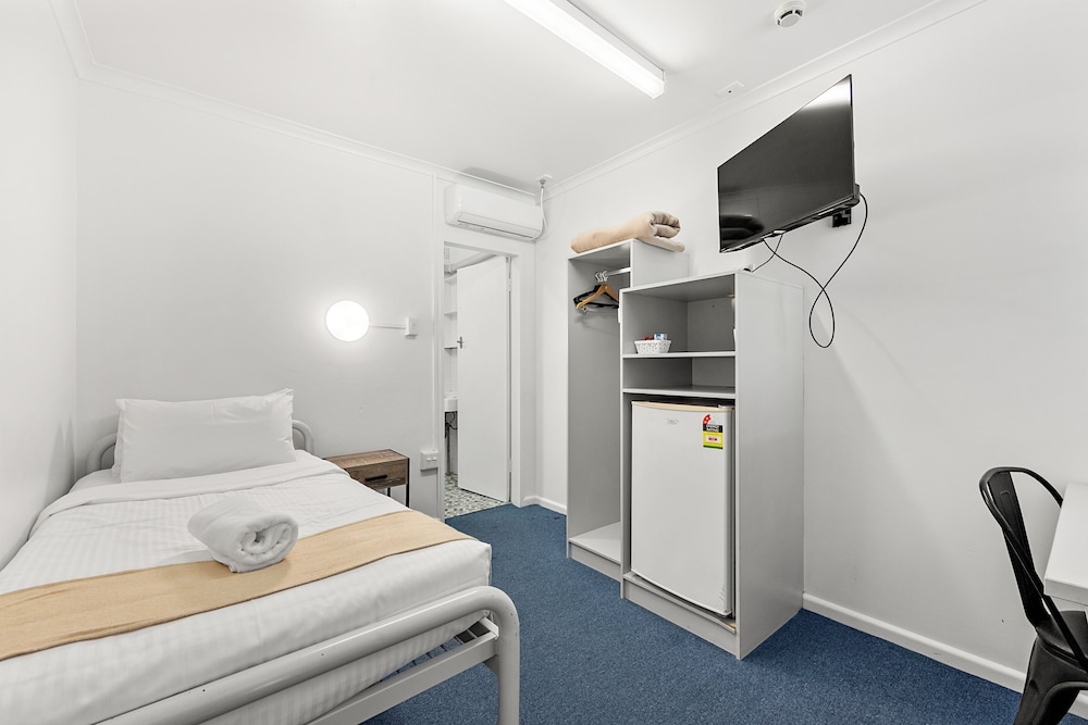 ROOM, SINGLE