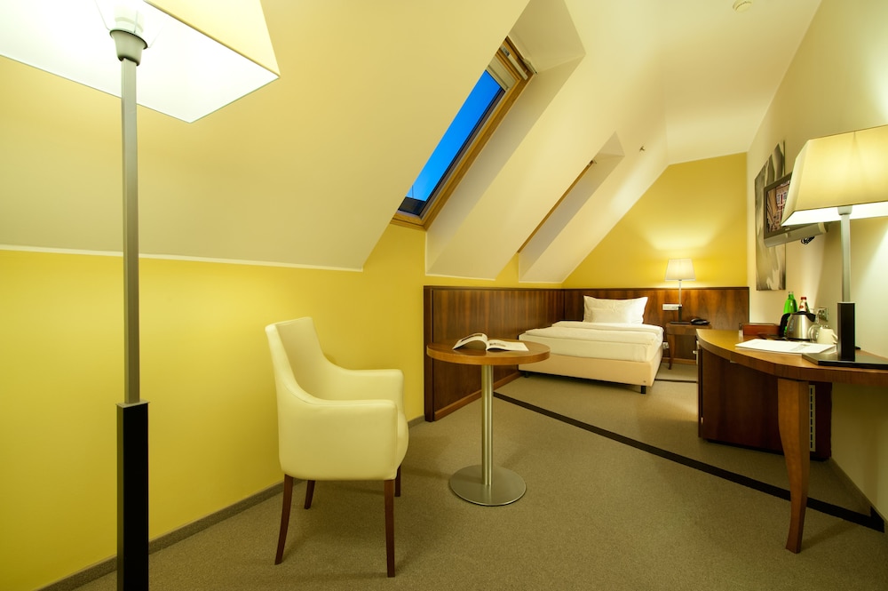 Hotel Maestro by Adrez 8/47