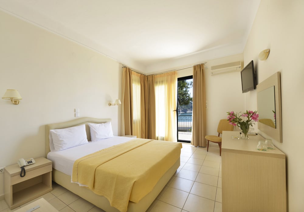 Tosca Beach Hotel 11/50