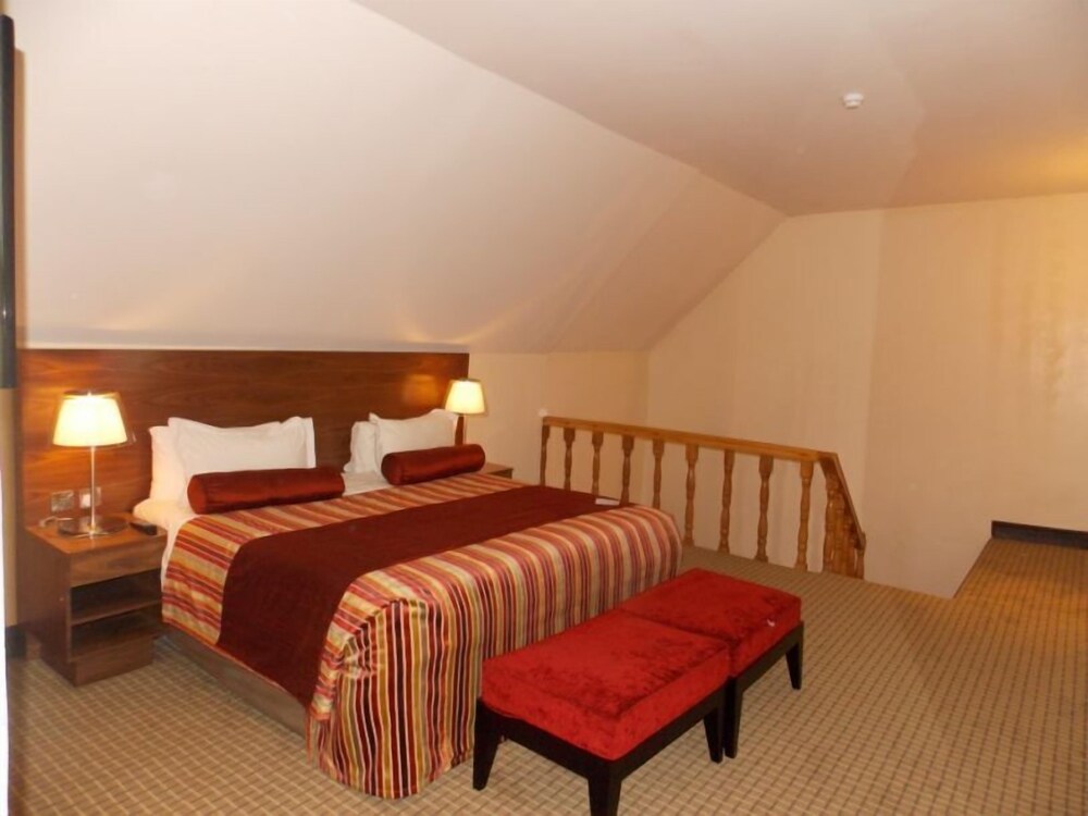 Grand Towers Hotel 7/50