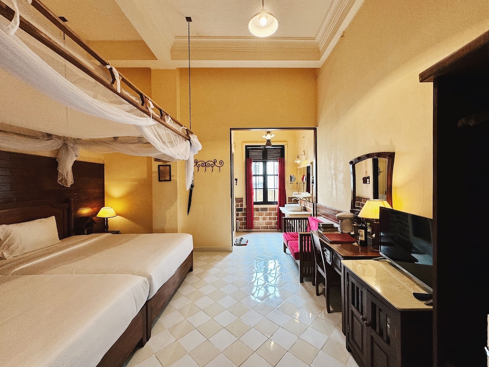 DELUXE, TWIN BEDS