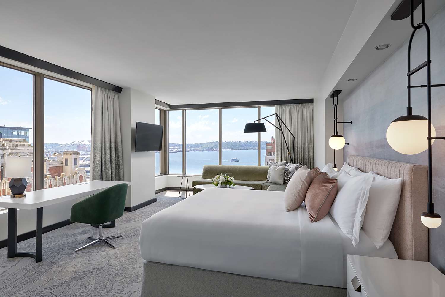 Grand, Junior Suite, King Bed, Water View, Corner