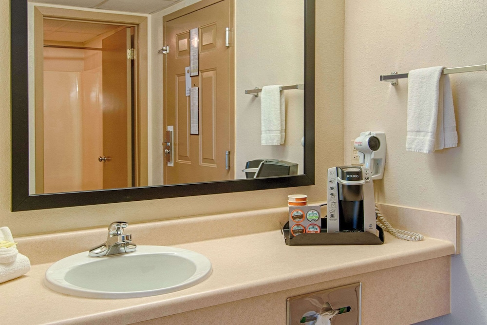 Park Tower Inn 50/55