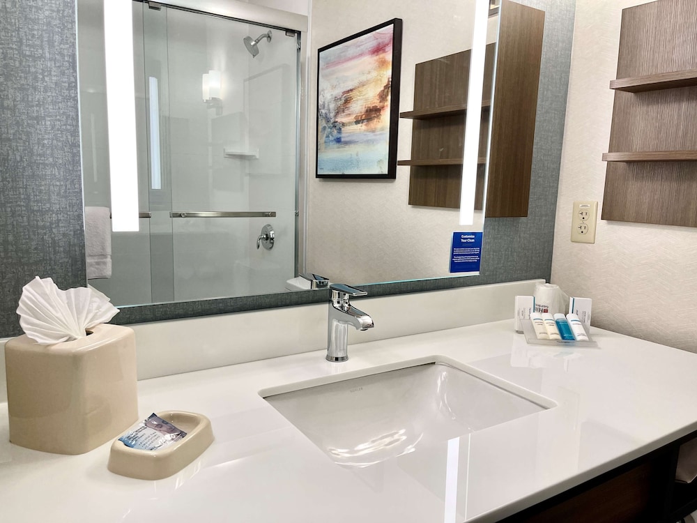 Hilton Garden Inn Oconomowoc 18/74