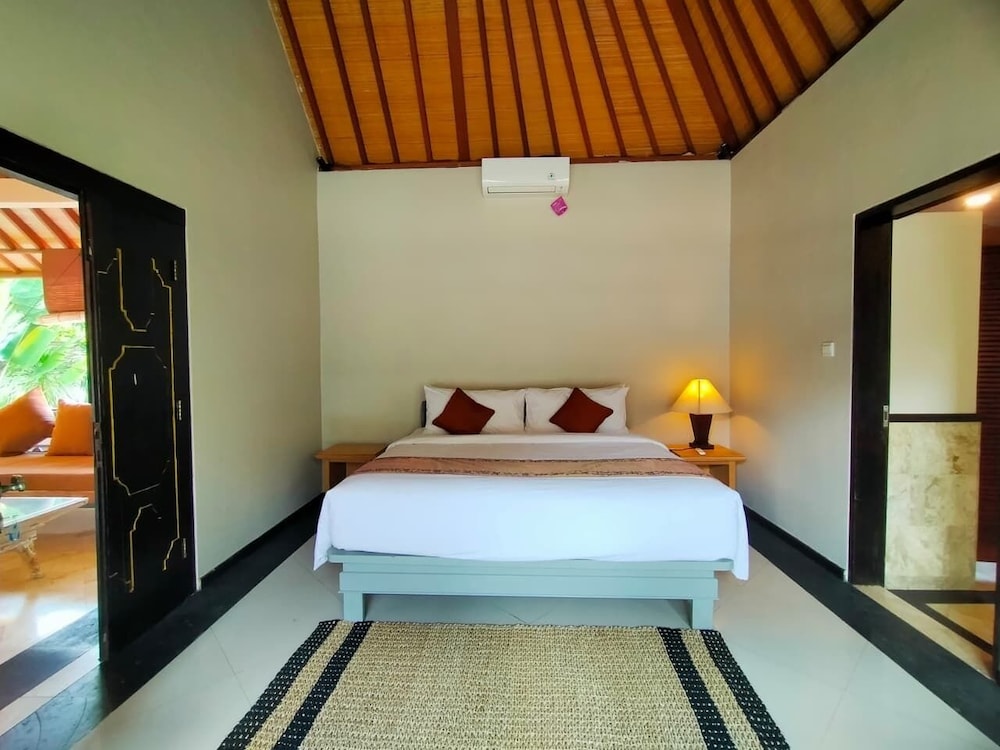 THE DAMPATI VILLA 7/25