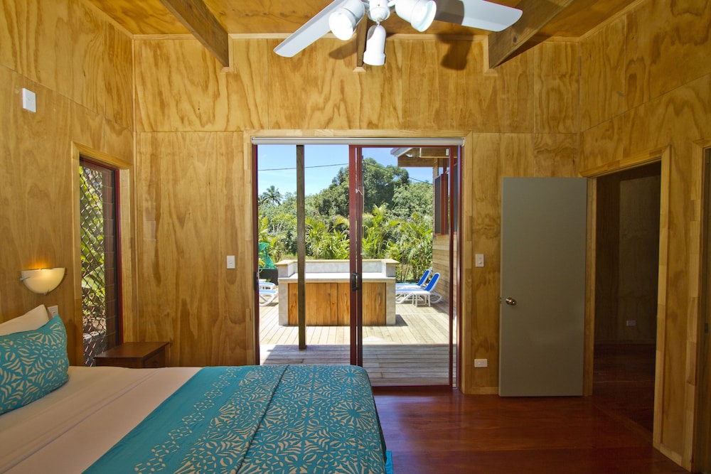 Paradise Holiday Homes Rarotonga 11/19