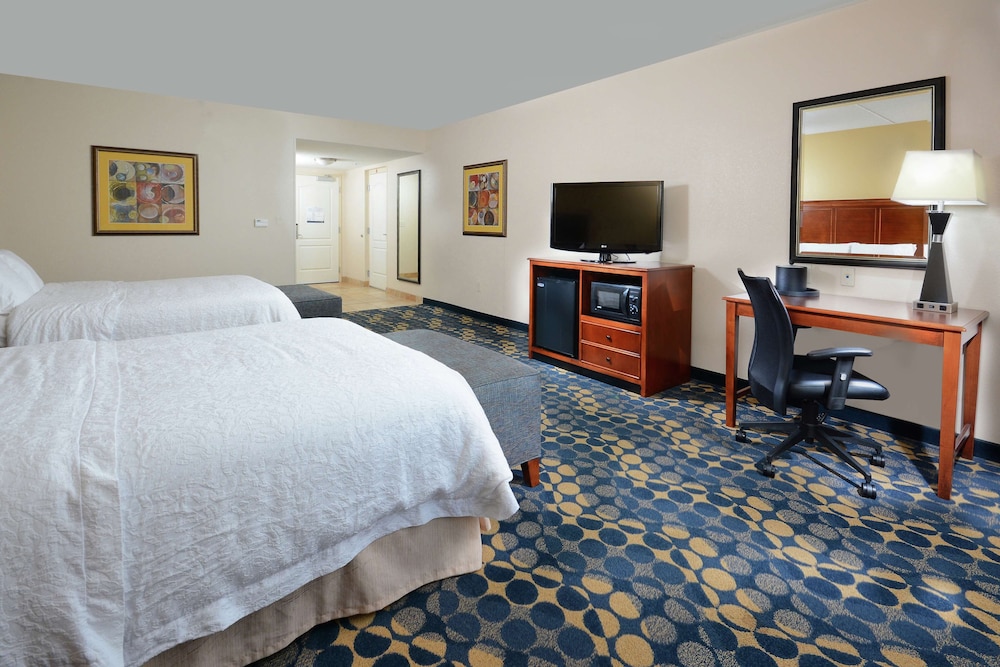 Hampton Inn & Suites Huntersville 14/37