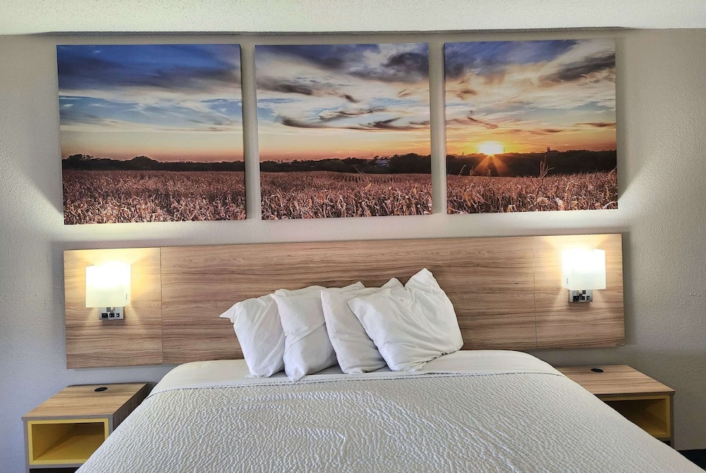Days Inn & Suites By Wyndham New Iberia 17/27