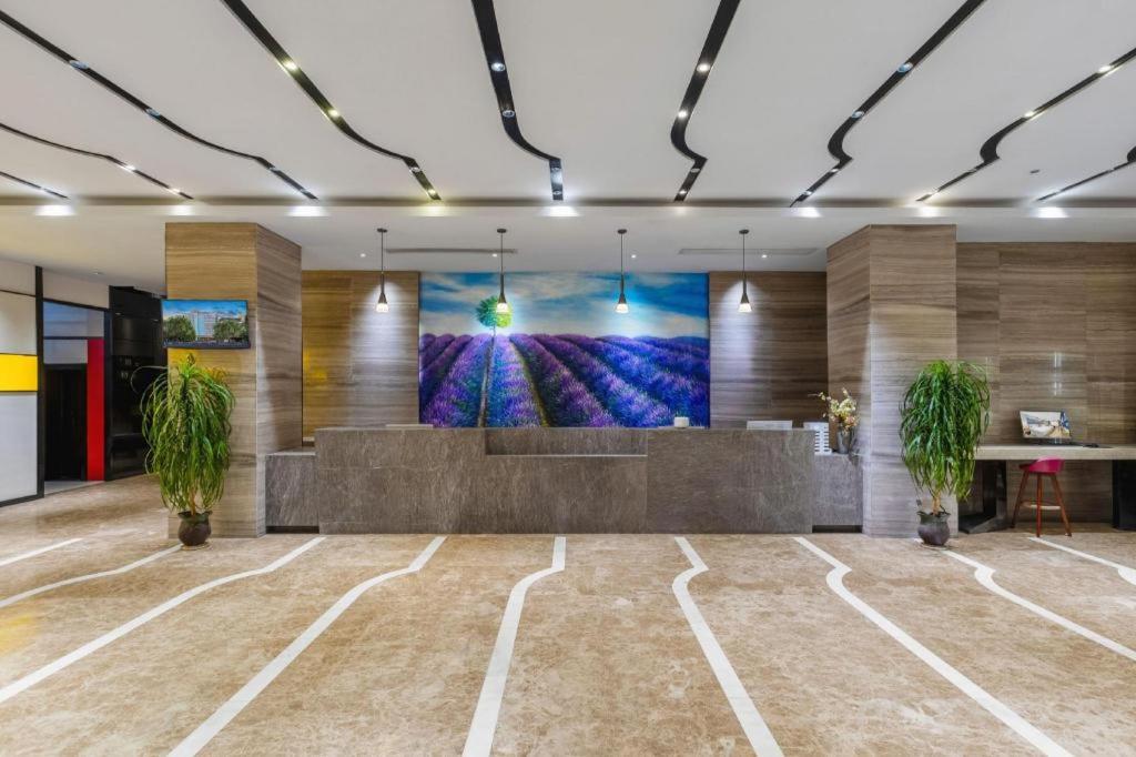 Lavande Hotel (Ganzhou Golden Plaza) 12/56