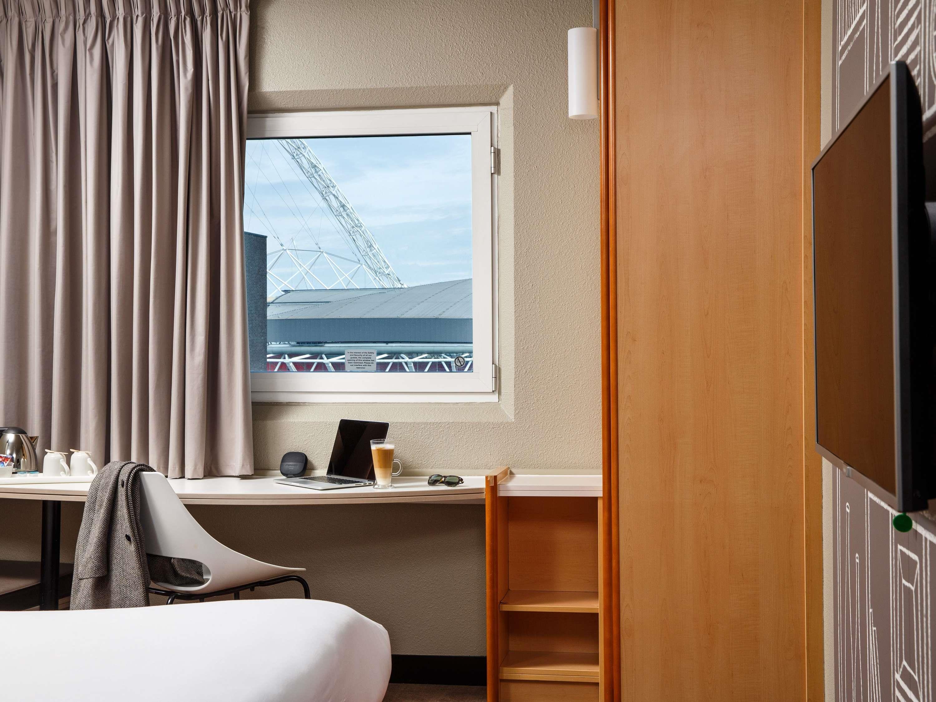 Family, Double Bed, with Extra Bed, ibis London Wembley 5/7