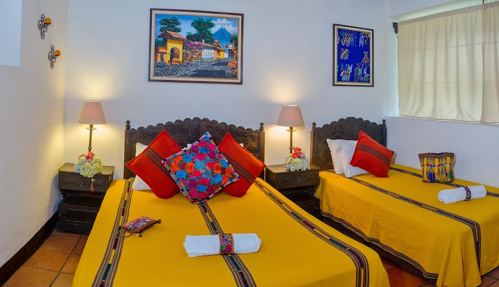 LAS CAMELIAS INN 34/50
