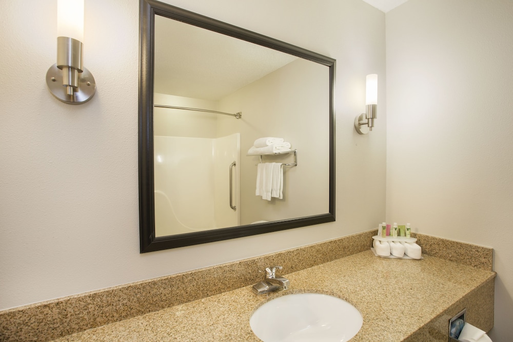 Holiday Inn Express Kalamazoo 43/47