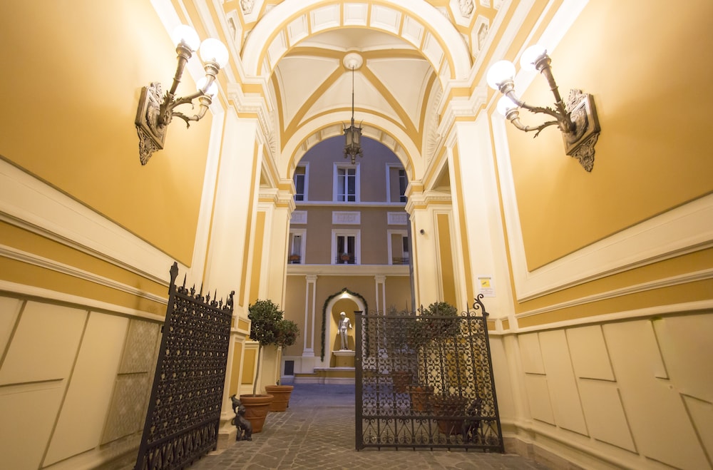 Inn Rome Rooms & Suites 40/50