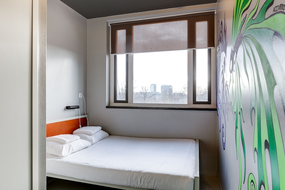 ROOM, 4 BEDS, BUNK BED