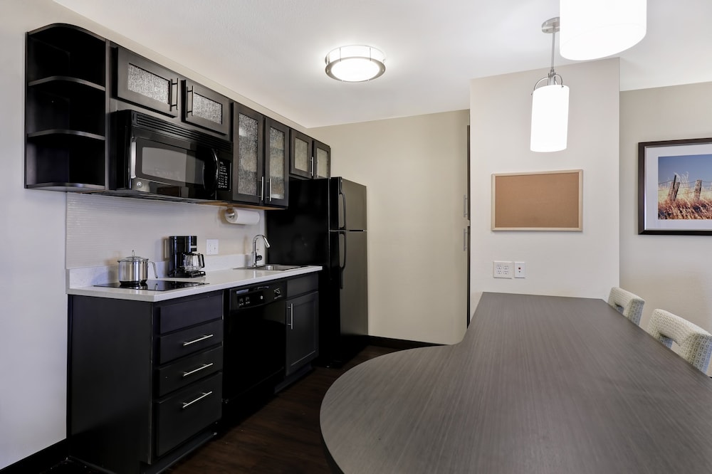 Candlewood Suites Indianapolis - South 27/77