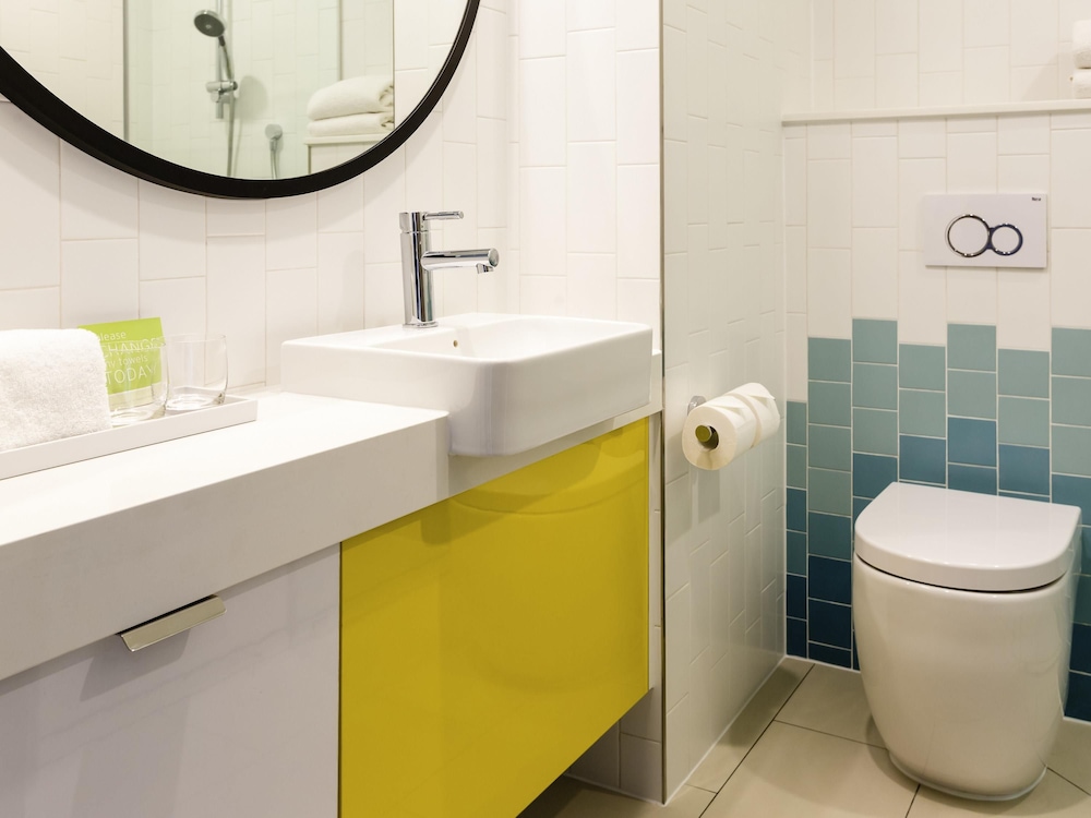 Superior, Twin Beds, City View, Ibis Styles East Perth 5/6