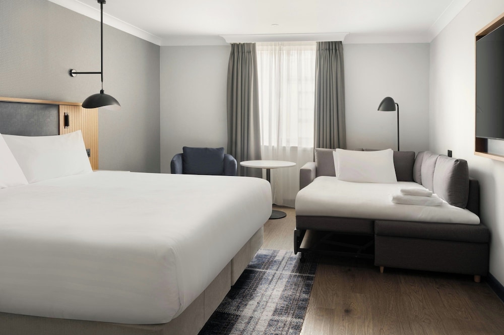 SUPERIOR, KING BED, SOFA