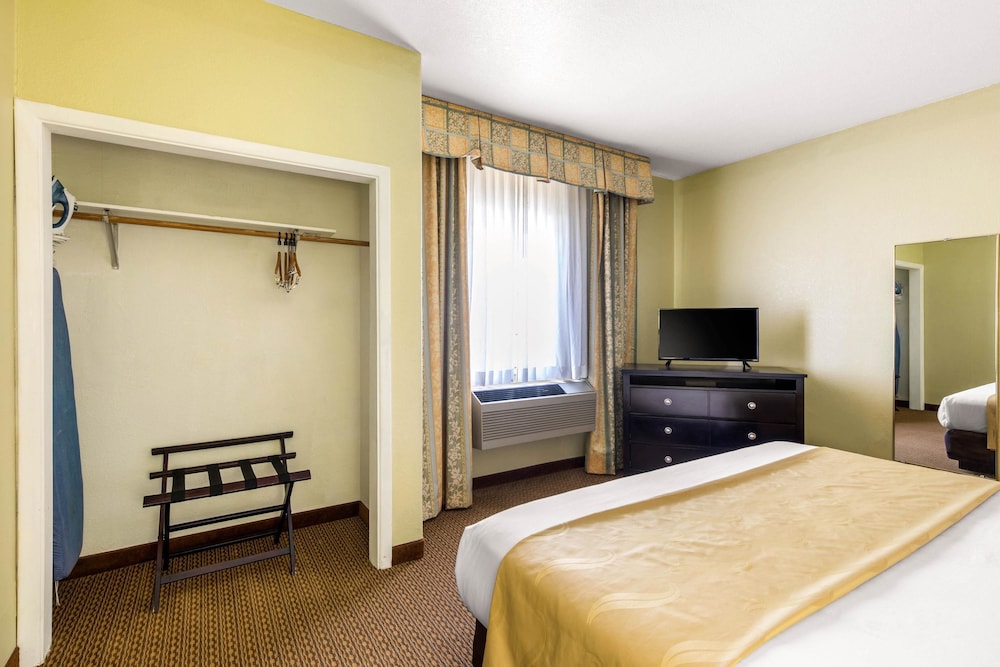 Quality Inn and Suites Gallup I-40 Exit 20 18/32